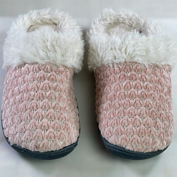 Isotoner Slippers Women Size 7.5 Pink White Popcorn Chenille Faux Fur Slip Ons - Picture 7 of 10